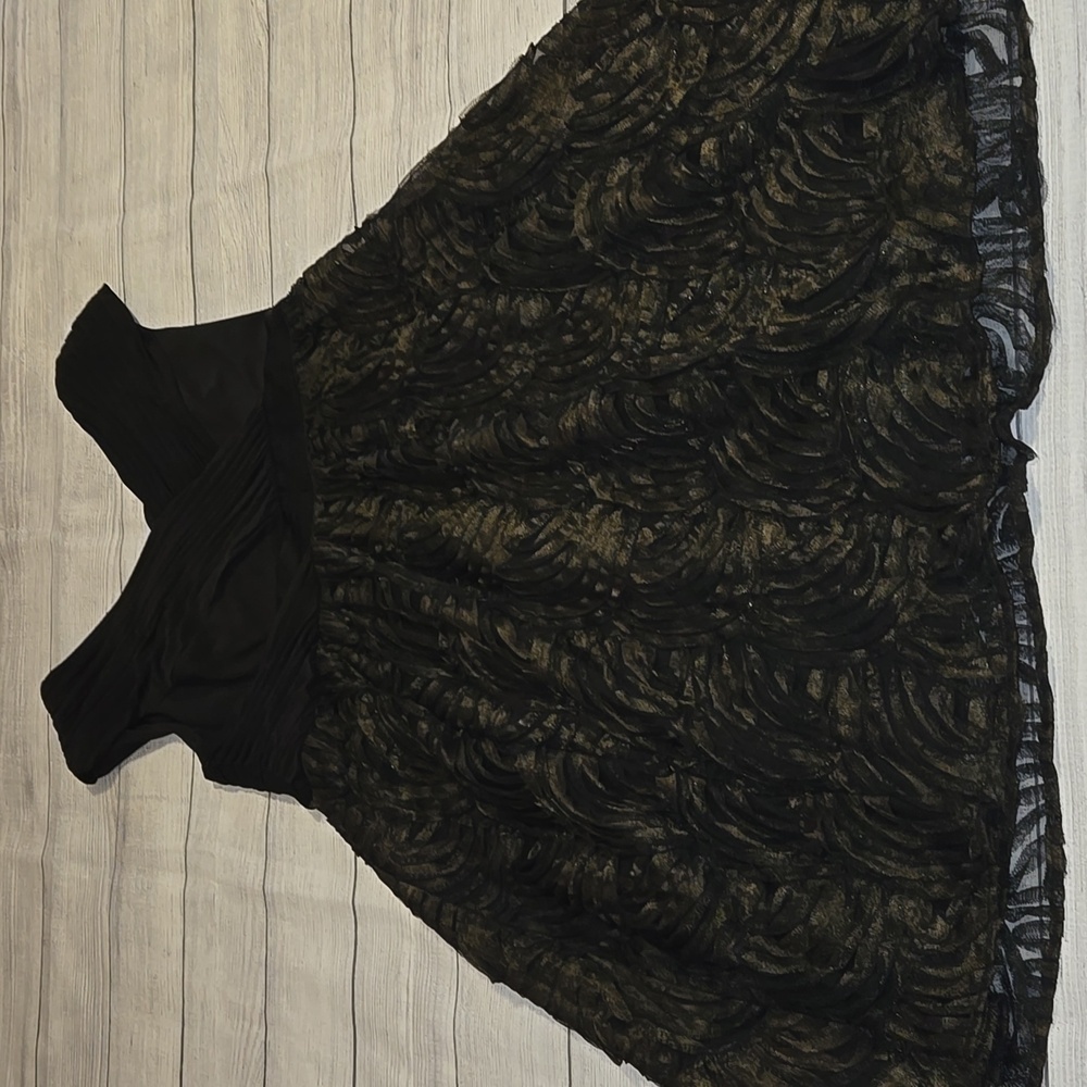 Adrianna Papell Sleeveles Ruched Top Dress w/ Rosettes Black and Gold Size 16